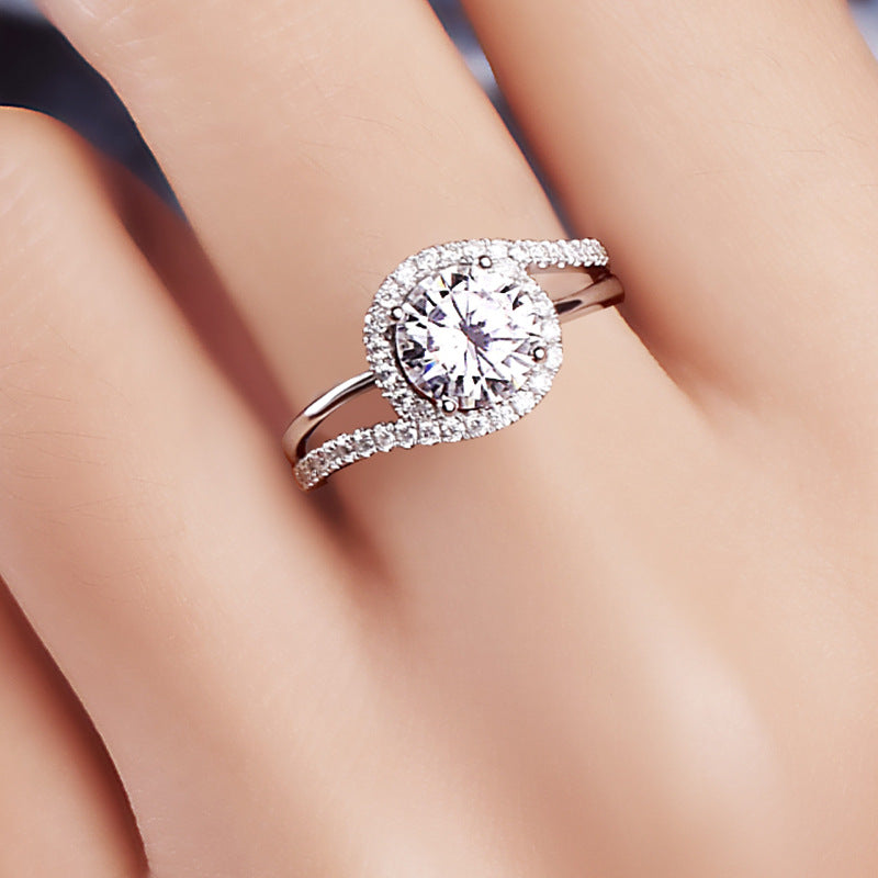 Diamond Shining Surround Small Diamond Twist Ring